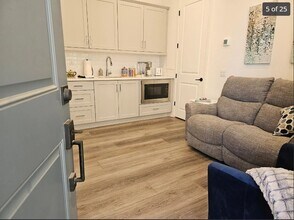 607 Middlebrook Rd, Unit 1 BED APT AT CSSM  KAISER in San Marcos, CA - Building Photo - Building Photo