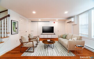 1154 Poquonnock Rd in Groton, CT - Building Photo