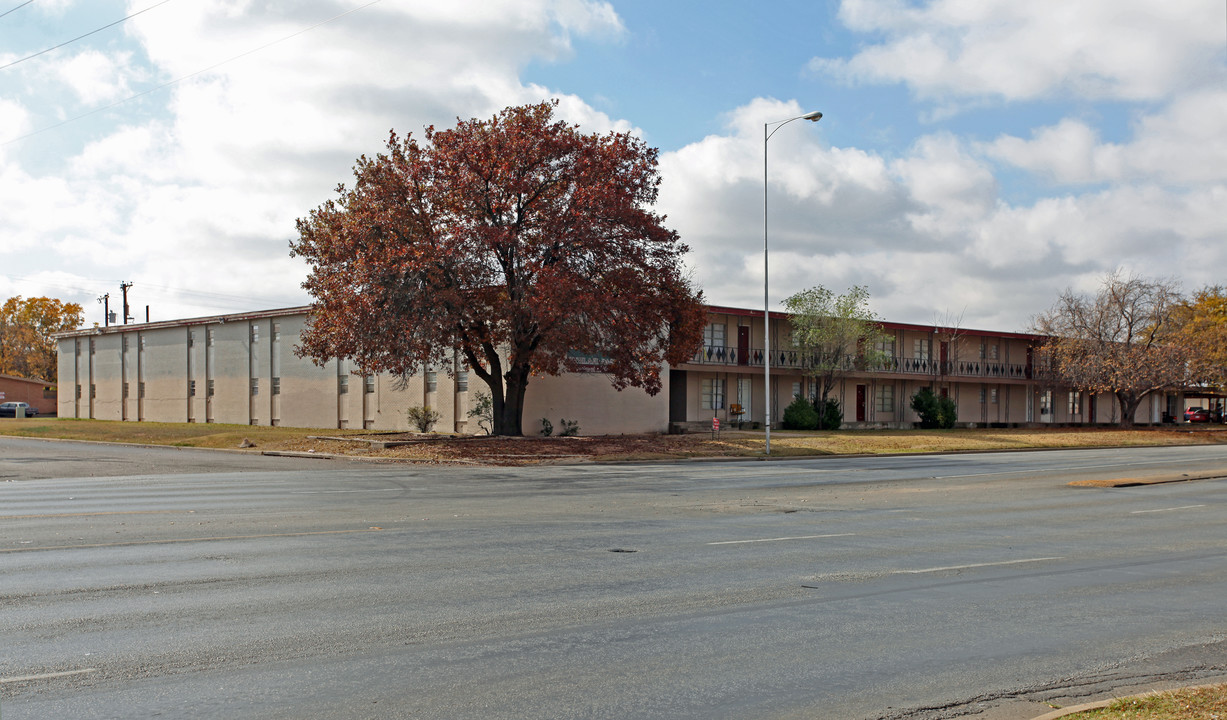 Ashwood Court in Lubbock, TX - Building Photo