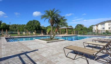 Retreat at Valencia Apartment Homes in Orlando, FL - Foto de edificio - Building Photo