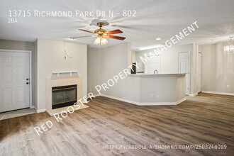 13715 Richmond Park Dr N in Jacksonville, FL - Building Photo - Building Photo