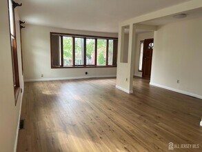 98 Trieste St in Woodbridge Township, NJ - Building Photo - Building Photo