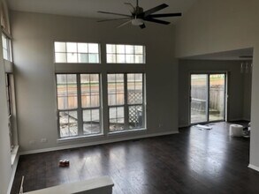 612 Newbury Ln in Schaumburg, IL - Building Photo - Building Photo