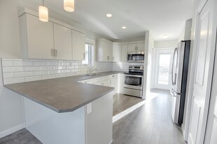 739 Coalbrook W in Lethbridge, AB - Building Photo