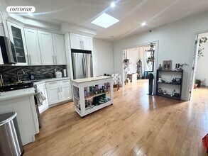 703 MacDonough St in Brooklyn, NY - Foto de edificio - Building Photo