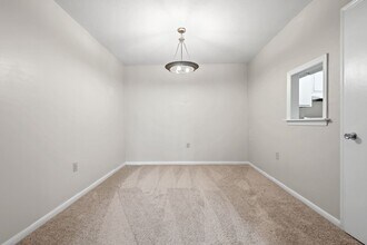500 Umstead Dr in Chapel Hill, NC - Foto de edificio - Building Photo