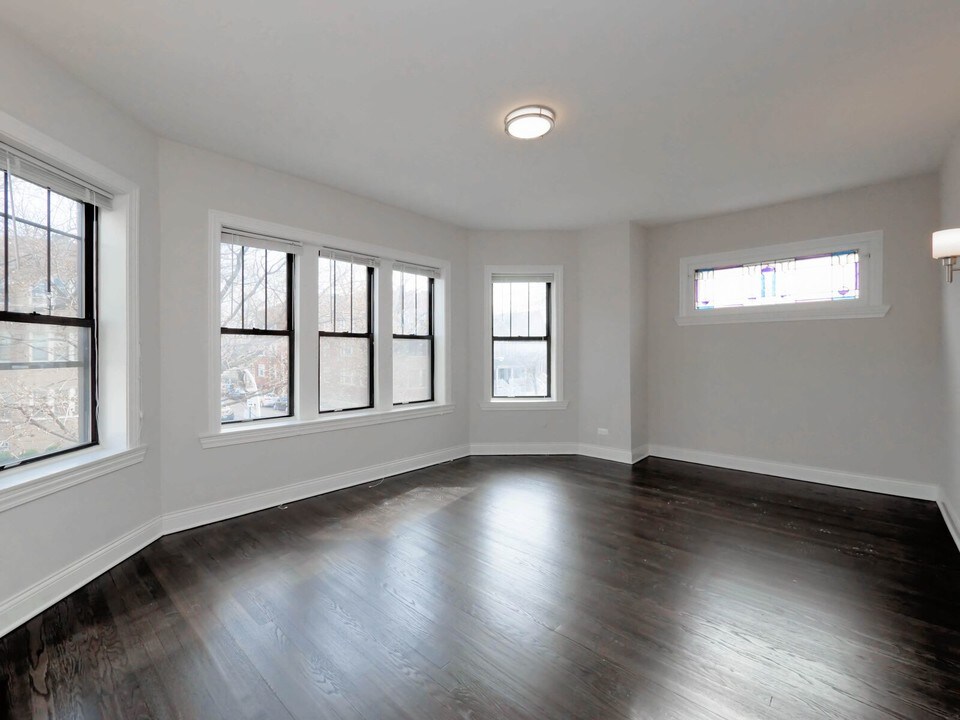 3700 N Bosworth Ave in Chicago, IL - Building Photo