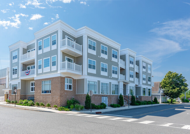 Bay Village - Hennessey Boulevard in Atlantic Highlands, NJ - Building Photo - Building Photo