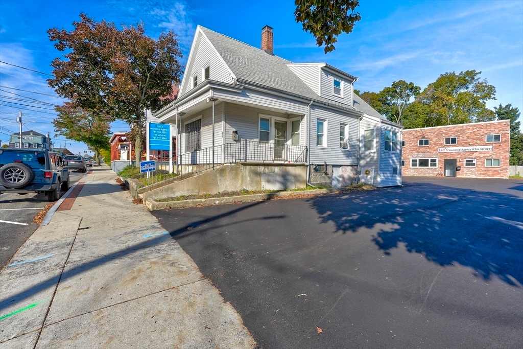 64 Hancock St in Braintree, MA - Building Photo