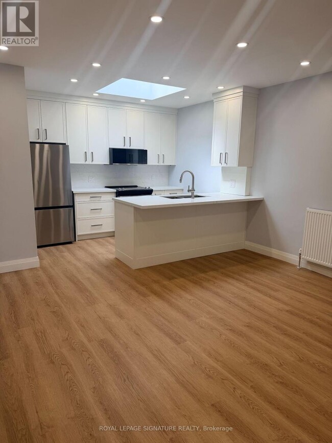 property at 1727a Bayview Ave