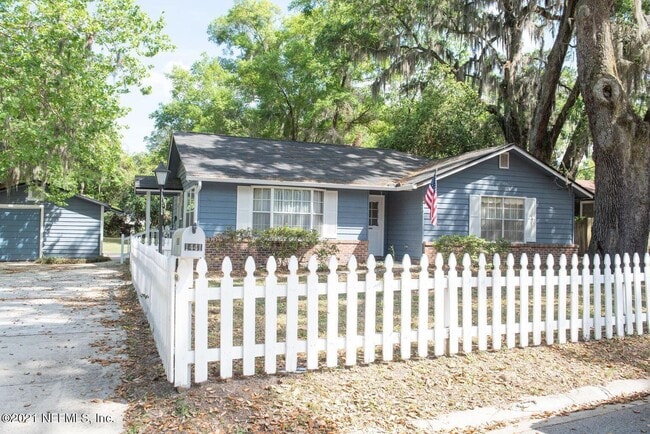 1441 Allen Mac Ct in Orange Park, FL - Foto de edificio - Building Photo