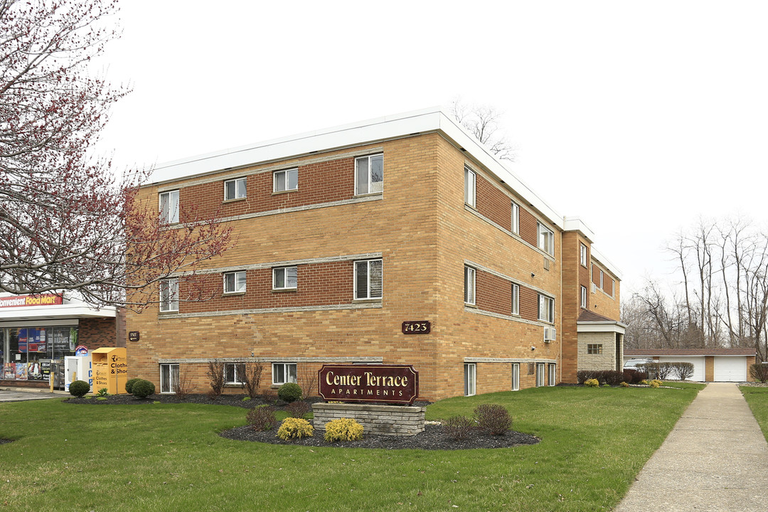 Center Terrace Apartments in Mentor, OH - Building Photo