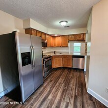 6941 Huntington Woods Cir W in Jacksonville, FL - Building Photo - Building Photo