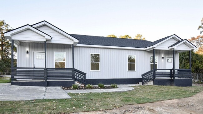 property at 2122 Circular Dr