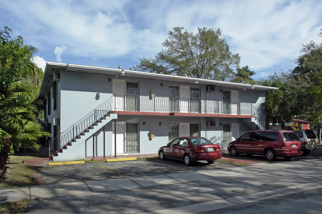 The Hospital Inn in Miami, FL - Building Photo - Building Photo