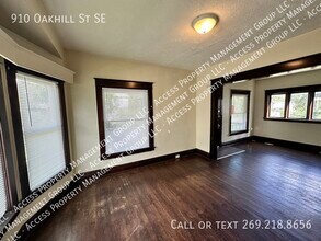 910 Oakhill St SE in Grand Rapids, MI - Building Photo - Building Photo