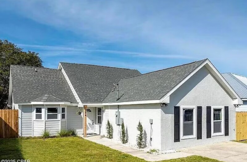 104 Oleander Cir in Panama City Beach, FL - Foto de edificio
