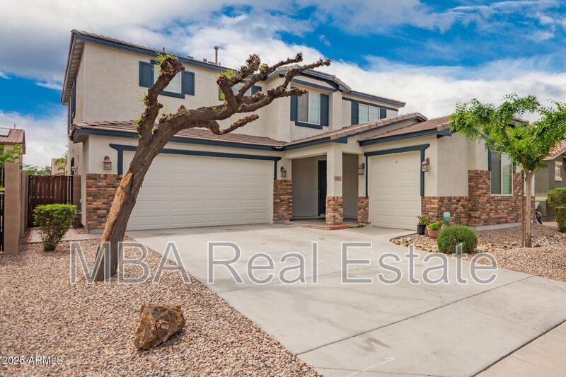 42511 W Cheyenne Dr in Maricopa, AZ - Building Photo