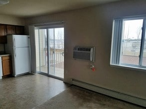 Wheatland Estates in Thief River Falls, MN - Foto de edificio - Building Photo