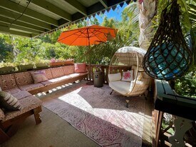 19623 Grand View Dr in Topanga, CA - Building Photo