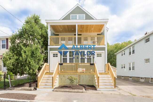 217 Arlington St, Unit 1 in Medford, MA - Foto de edificio - Building Photo