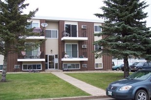815-845 6th Ave NE in Valley City, ND - Building Photo