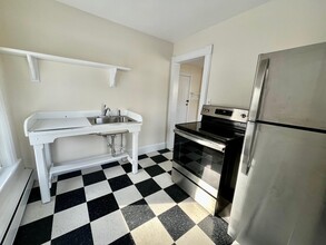 12 Alden Pl in Millbrook, NY - Building Photo - Building Photo