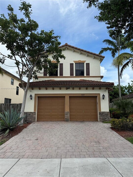 9227 SW 227th Terrace in Cutler Bay, FL - Building Photo