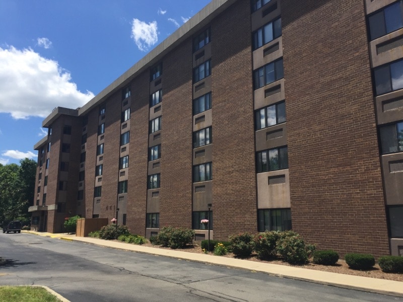 Spring Creek Towers - Senior and/or Disabled in Decatur, IL - Foto de edificio