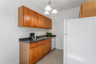365 Hanover Ave in Oakland, CA - Building Photo - Building Photo