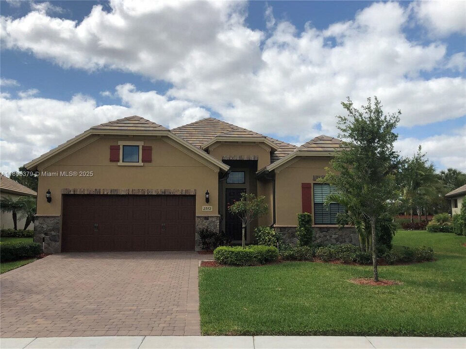 2972 Florence St in Wellington, FL - Building Photo