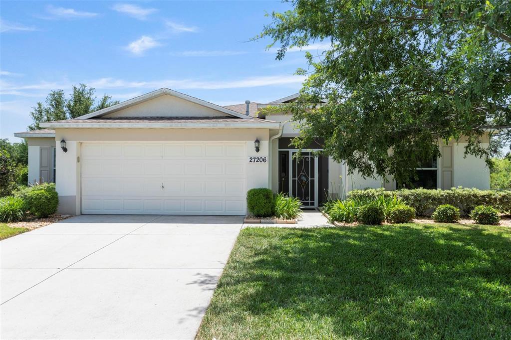 27206 Jade Isle Ct in Leesburg, FL - Building Photo