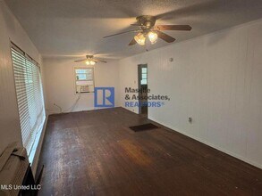 3154 Oak Forest Dr in Jackson, MS - Building Photo - Building Photo