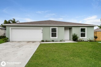 1974 SW Lennox St in Port St. Lucie, FL - Building Photo - Building Photo