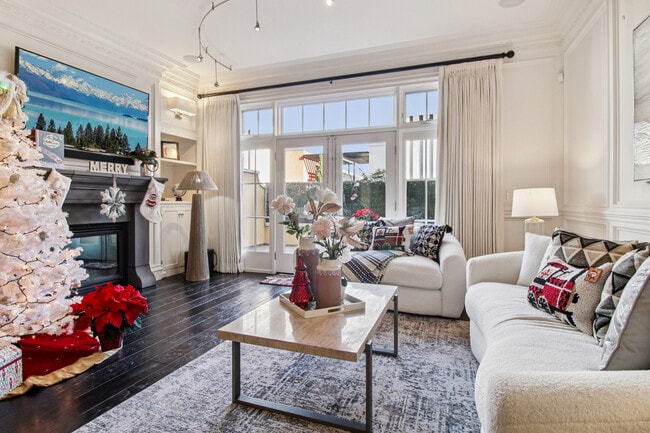 356 Santana Row, Unit 319 in San Jose, CA - Building Photo - Building Photo