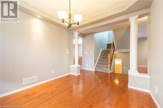 549 New Bedford Dr in Waterloo, ON - Building Photo - Building Photo