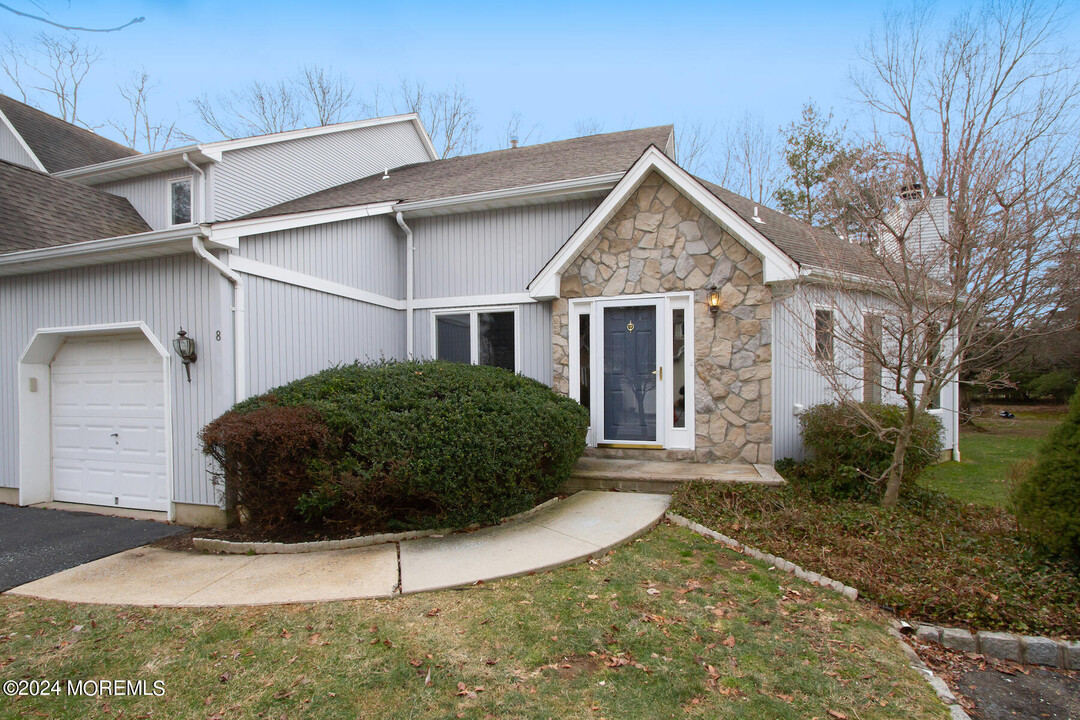 8 Hickory Ln in Little Silver, NJ - Foto de edificio