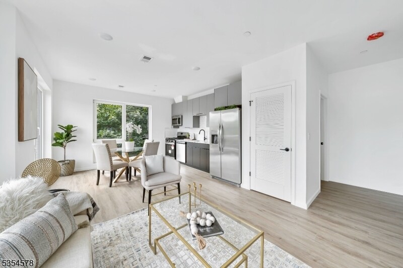 15 S 13th St in Newark, NJ - Building Photo