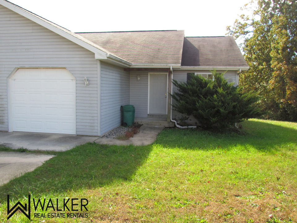 407 9th St Cir in Crocker, MO - Building Photo