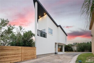 7001 N 3rd St in McAllen, TX - Building Photo