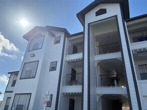 2218 Grand Cayman Ct in Kissimmee, FL - Building Photo - Building Photo