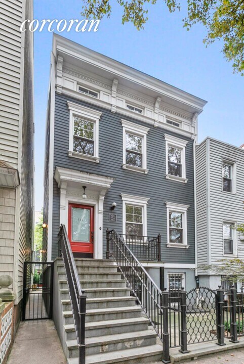 124 Ainslie St in Brooklyn, NY - Building Photo