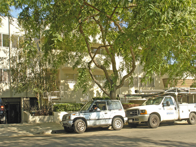 1216 N Formosa Ave in Los Angeles, CA - Building Photo - Building Photo