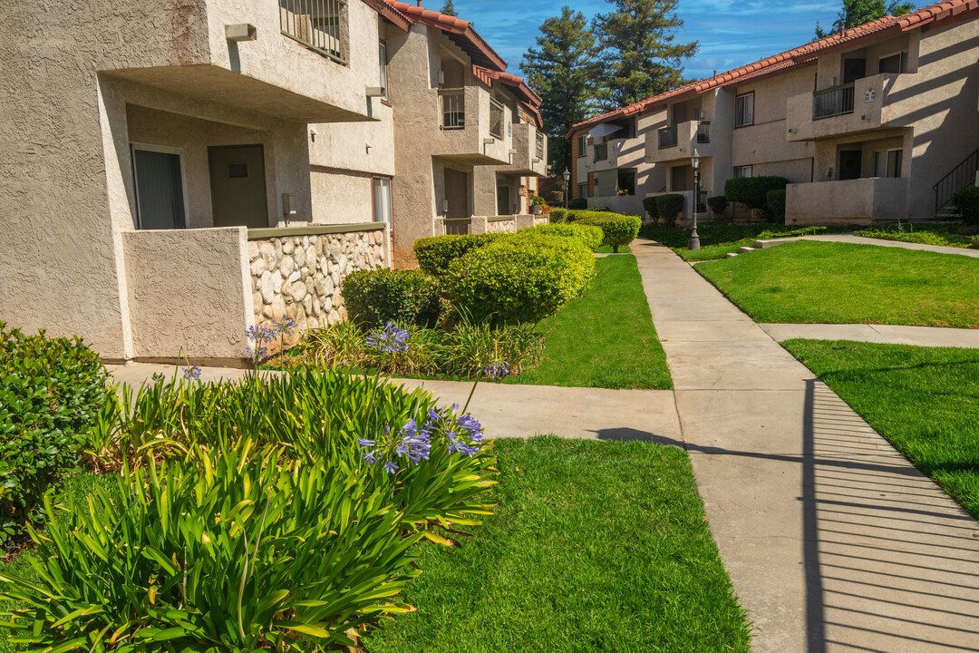 Monarch Terrace Apartments in Moreno Valley, CA - Foto de edificio