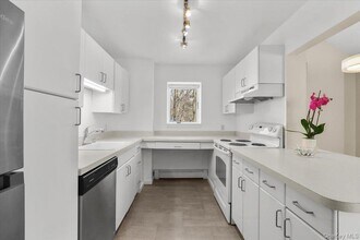 1265 N Ridge Rd in Shrub Oak, NY - Building Photo - Building Photo