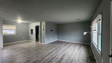 20 Sussex Dr in Willingboro, NJ - Building Photo - Building Photo