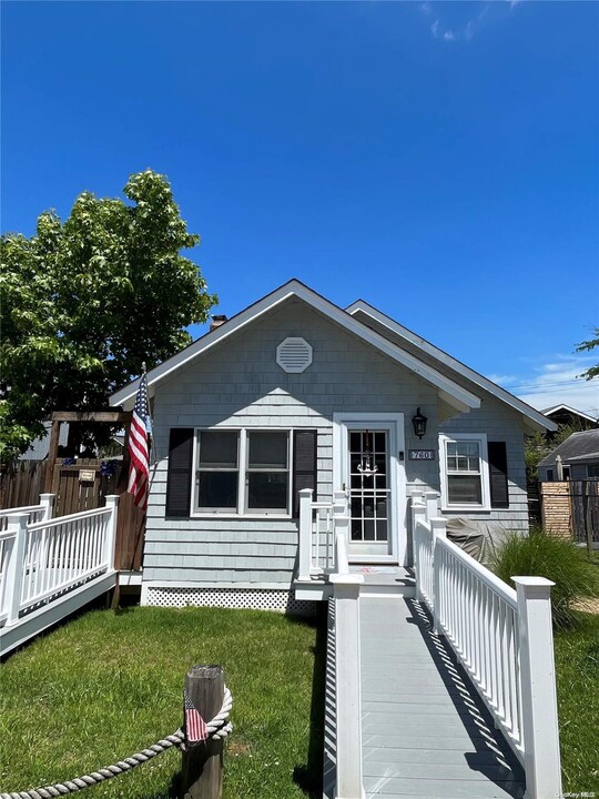 760 Ocean Breeze Walk in Ocean Beach, NY - Building Photo