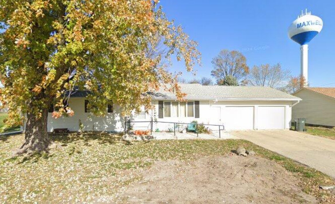 623 6th St in Maxwell, IA - Building Photo