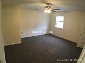 1837 Hammond St in Hermon, ME - Foto de edificio - Building Photo