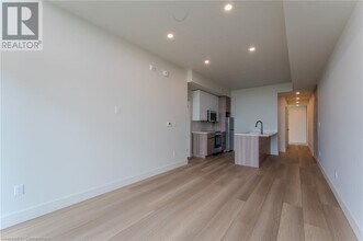 24 Augusta St in Hamilton, ON - Building Photo - Building Photo